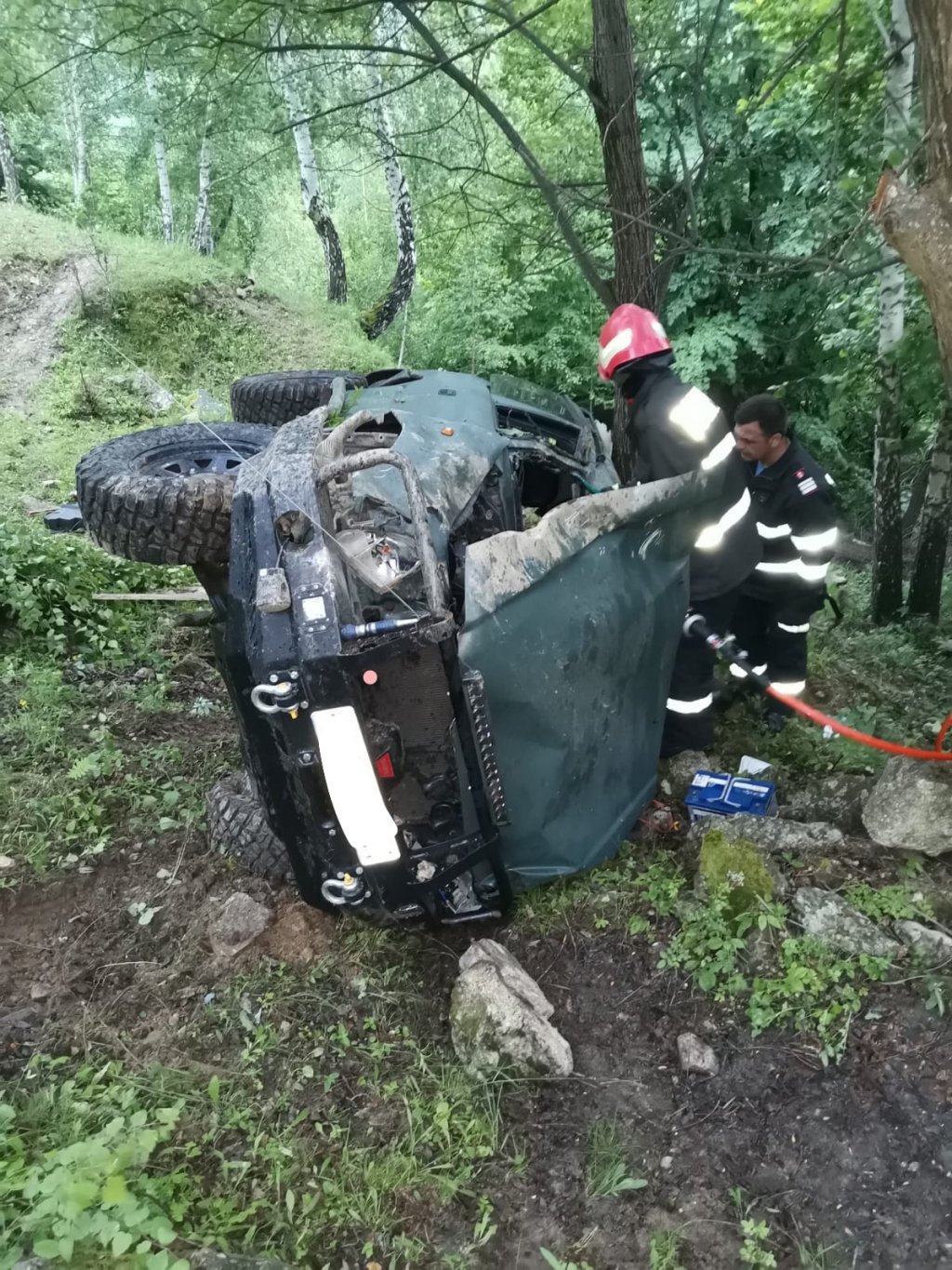 Accident grav de mașină la Cluj. O persoană a murit în localitatea Muntele Rece / Alte două persoane au fost transportate la spital