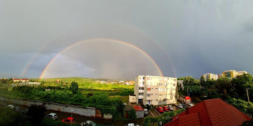 Curcubeu spectaculos surprins la Cluj. S-a văzut din Borhanci, Mărăști, Între Lacuri