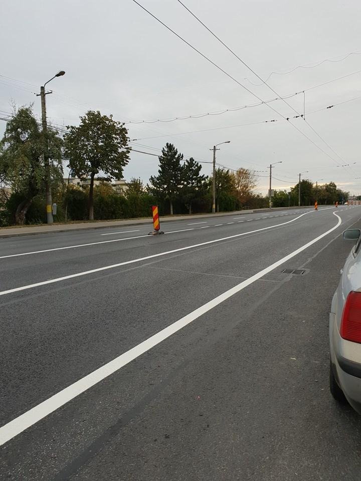 Un minor de 16 ani, la volanul unei mașini, a produs un accident în centru Clujului. Mașina avea și numere false