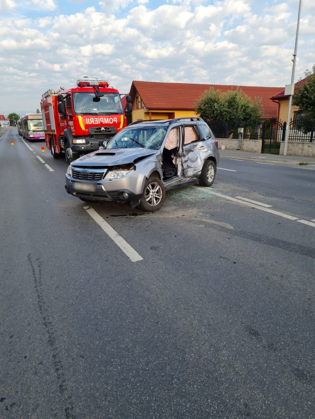 Accident în Florești. Două tinere au fost transportate la spital