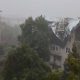 Furtuna a ocolit oraşul Cluj-Napoca, dar a lovit în plin Dejul. Mai multe blocuri au rămas fără acoperiș