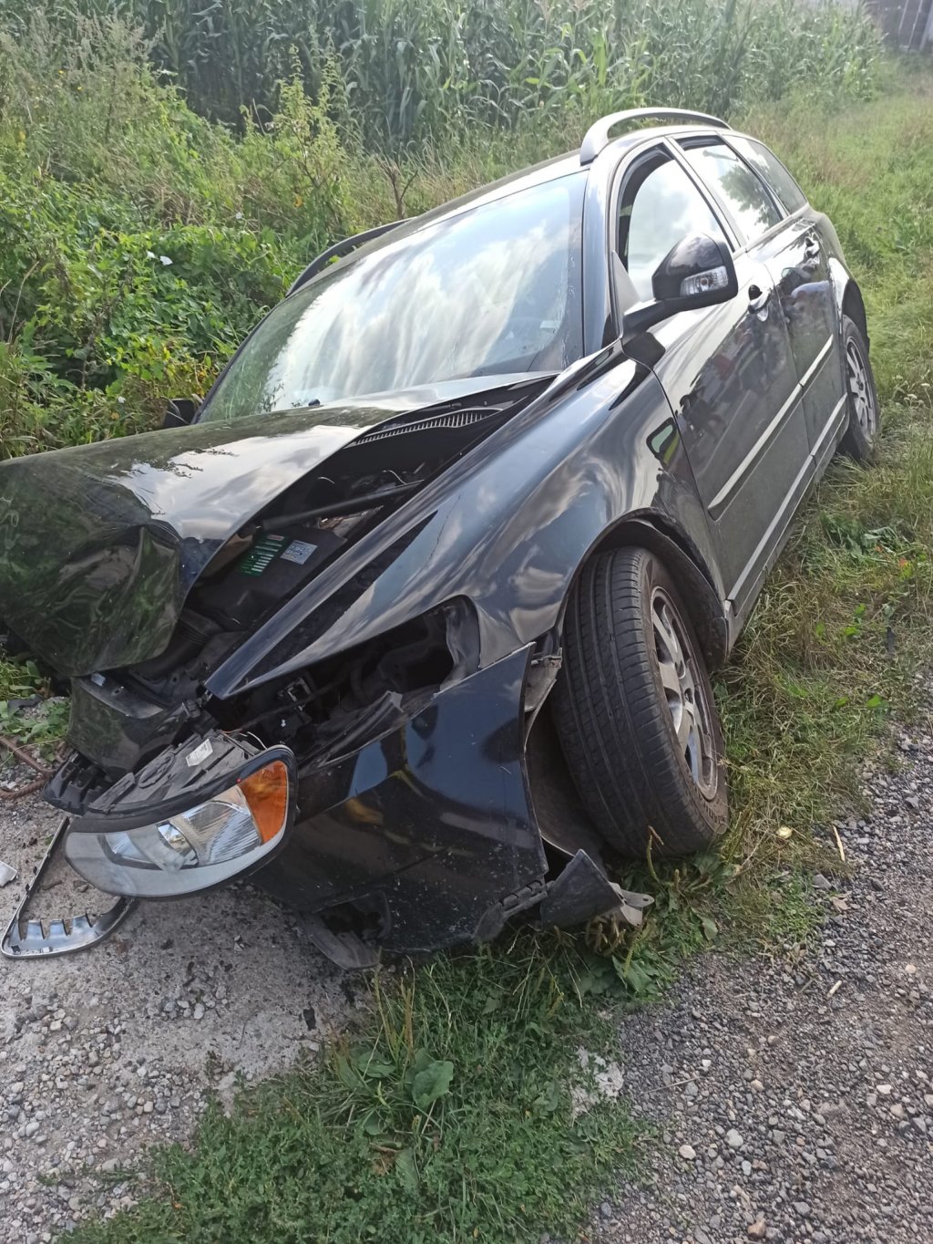 Accidentele se țin lanț la Cluj. Mașină ieșită în decor în Mera/ Trei răniți, printre care și un copil