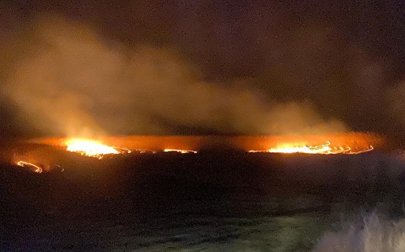 Incendiu de vegetaţie în Cluj, în apropierea unei pompe de carburant