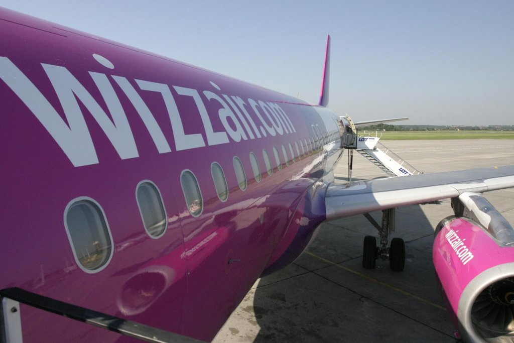 Zeci de români, lăsați pe aeroportul din Barcelona, după ce Wizz Air le-a refuzat îmbarcarea