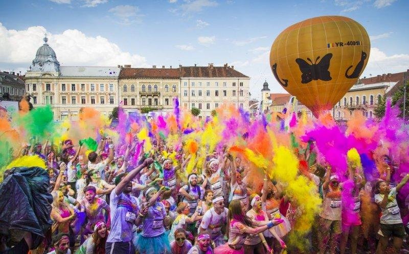 Clujul dă start cursei de alergare The Color Run 2021. Circulația din centrul orașului va fi restricționată