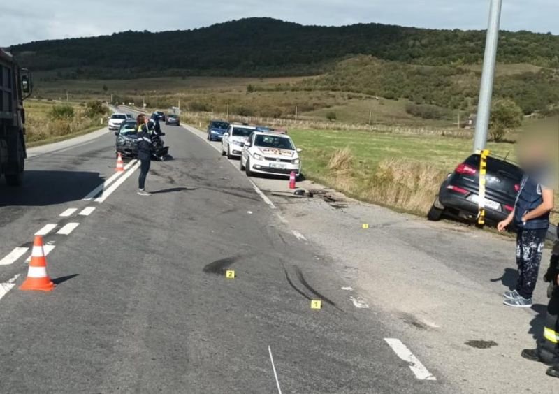 Un șofer din Cluj a provocat un accident în Bistrița-Năsăud. Trei persoane au fost rănite