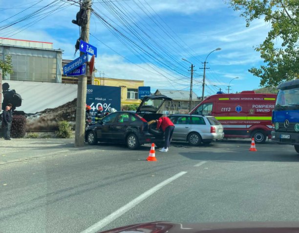 Accident rutier cu două victime în centrul Clujului. Au intervenit echipaje de salvare, la fața locului