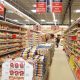 ATENŢIE LA CE CUMPĂRAŢI: Amenzi de 200.000 de lei și zeci de tone de alimente, oprite temporar, în urma controalelor efectuate la supermarketurile din Cluj