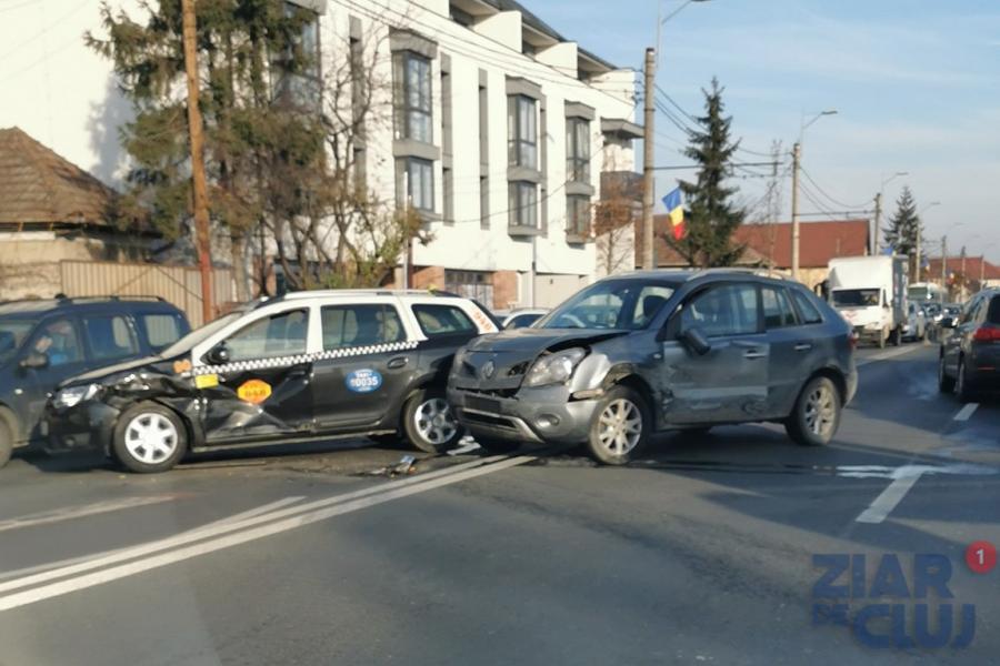 Grav accident în lanț pe Traian Vuia, 6 mașini implicate