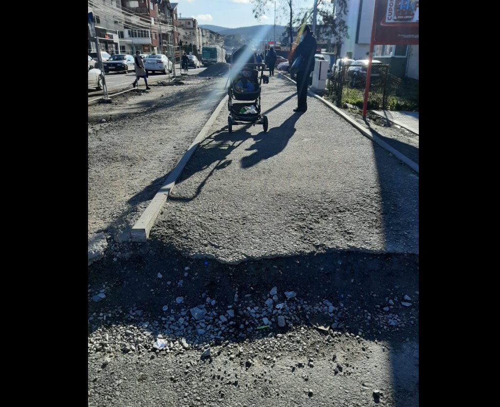 Mămică din Florești, revoltată: „Să mergi cu căruciorul prin comună e un adevărat OffRoad. Viața copilului e pusă în pericol”