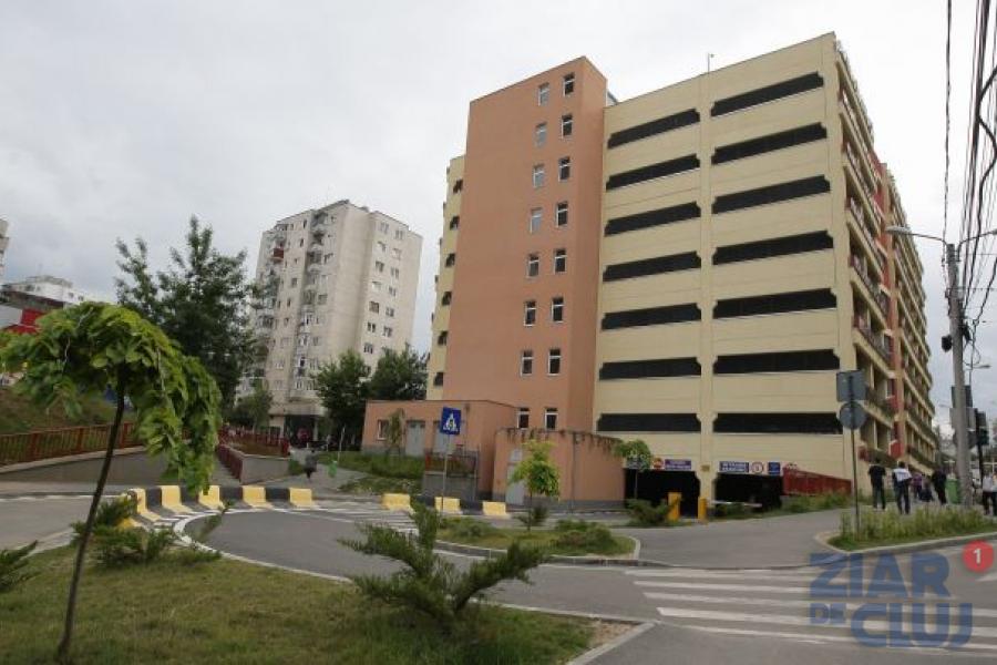 Novo Class Invest Cluj-Napoca a câștigat toate licitațiile pentru curățenia parkingurilor din oraș. Mama unuia dintre asociați a participat la prăduirea fostelor cooperative comuniste