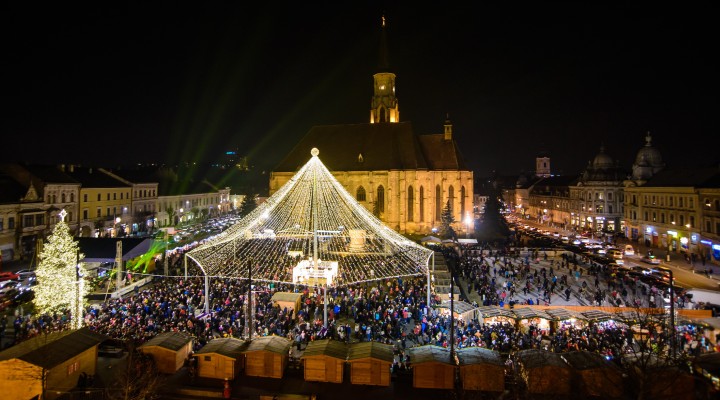 Roată panoramică, carusel și un brad fascinant, atracțiile de anul acesta la Târgul de Crăciun din Cluj Napoca