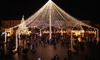 S-a deschis Târgul de Crăciun de la Cluj! Seara ploioasă nu i-a oprit pe clujeni să admire orașul din roata panoramică