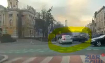 VIDEO cu momentul în care autospeciala de poliție este lovită din plin. Agenții se aflau în misiune și avea semnalele luminoase si acustice pornite