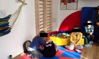 Acuzații grave: Protecția Copilului Cluj a ținut în centre copii care puteau fi de Crăciun cu familii care îi iubesc