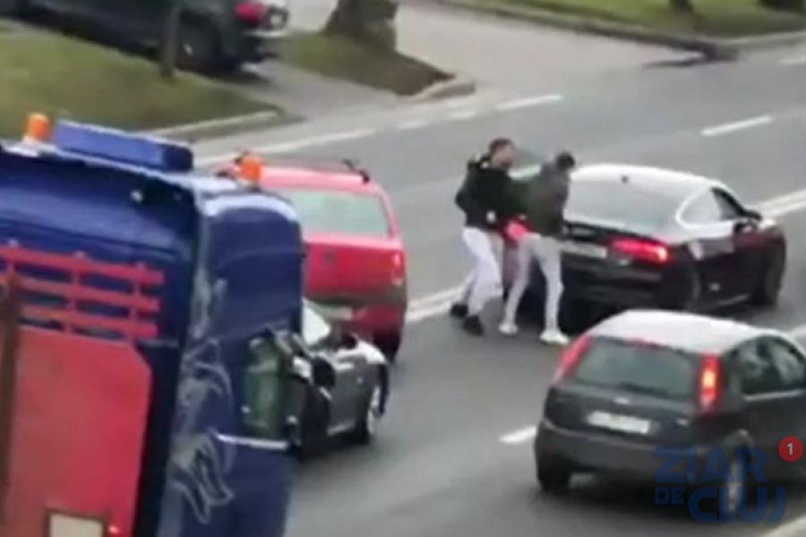 Bătaie în trafic pe strada Corneliu Coposu – VIDEO