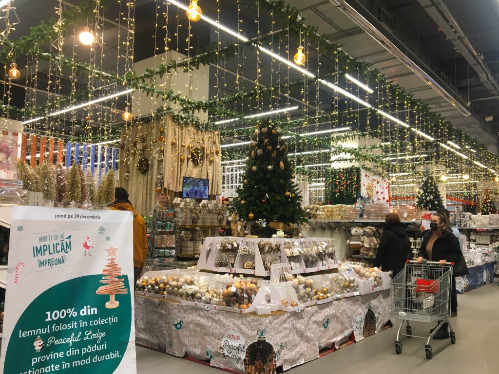 Cât costă un pom de Crăciun la Cluj. Un brad natural ajunge la 700 de lei, în timp ce unul artificial poate sări de 2.000 de lei