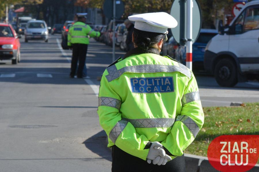 Haos la Poliția Locală a lui Bonțidean: Un polițist local care se crede spion SRI l-a dat în judecată pe Emil Boc - VIDEO