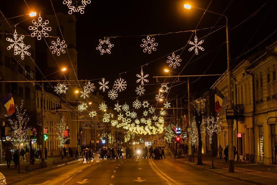Iluminatul festiv va fi pornit deseară la Cluj-Napoca. Licurici în Iulius Parc