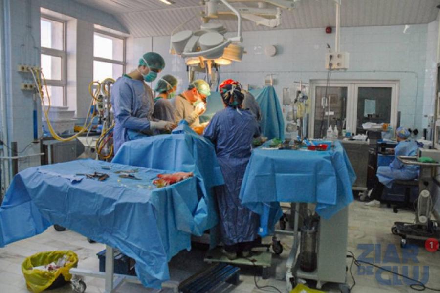 Premieră medicală la Cluj - O echipă de medici de la Institutul de Gastroenterologie au salvat viața unui copil de 2 ani de la un centru de plasament