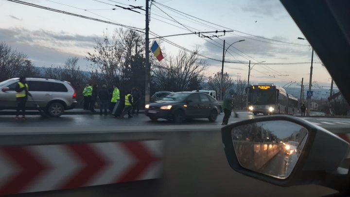 (Video) Cluj: Accident cu 3 mașini pe Aurel Vlaicu