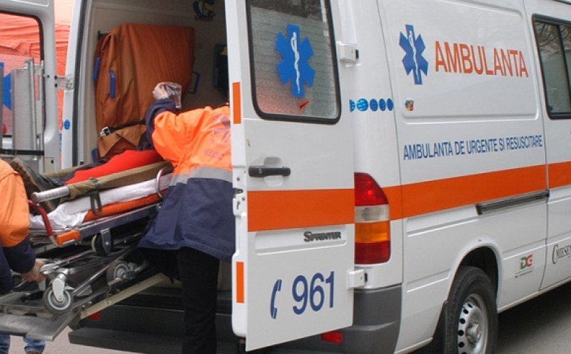 Copil lovit de mașină la Dej. A fost transportat la spital