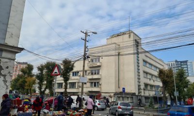 De peste un deceniu, cablurile din Cluj-Napoca așteaptă pe stâlpi să fie îngropate. Emil Boc: „Am să cer raportul de la firmă, să văd strada Constanța în care program, în care lună a anului este prevăzută să se introducă și acolo cablurile în subteran”