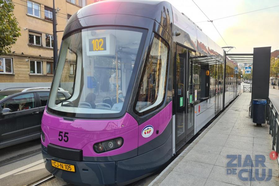 Primăria lui Boc a avut nevoie de 10 ani să cumpere tramvaie moderne. În 2012, primarul promitea 12 tramvaie noi dar au ajuns doar 4