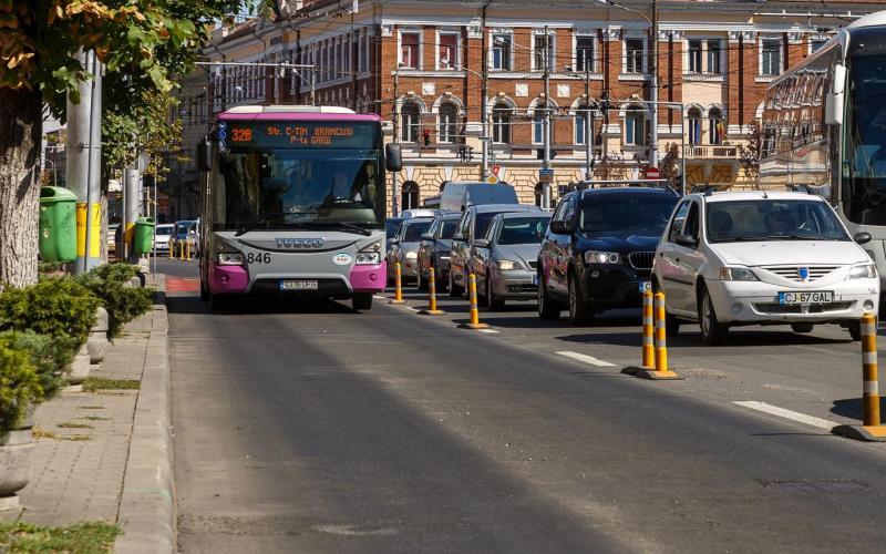 S-a aprobat! Taxiurile pot circula pe benzile dedicate autobuzelor. Uber si Bolt NU pot! - E fain la Cluj!