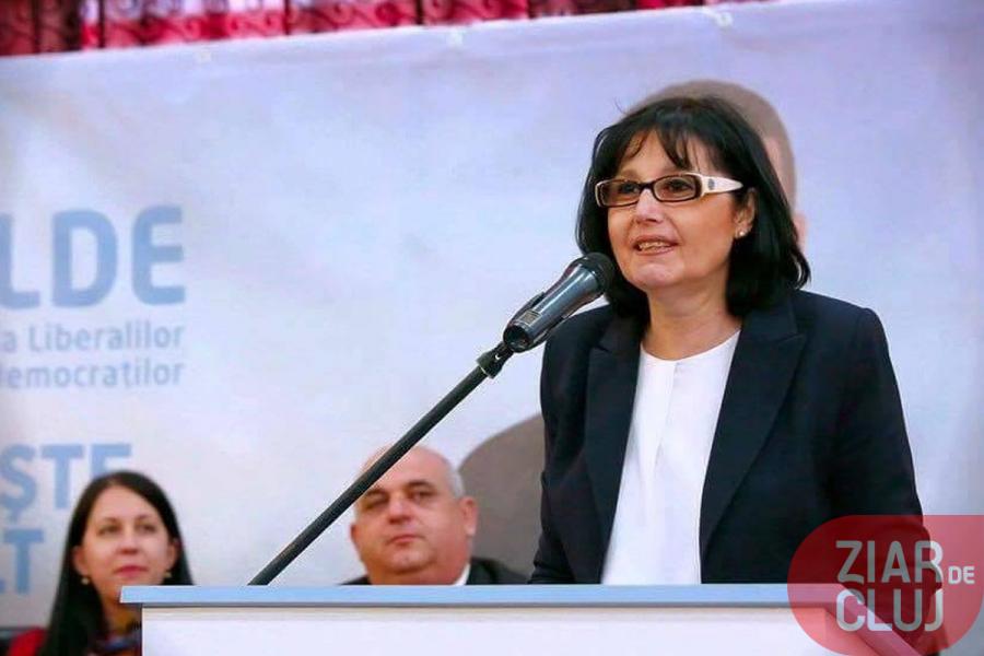 Deși lovită de incompatibilitate printr-o decizie definitivă a ANI, Steluța Cătăniciu face legi în Şparlamentul României