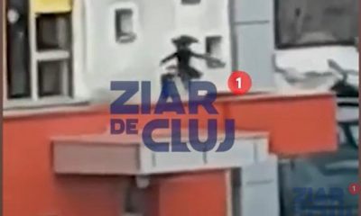 Grădinița-eșafod: O fetiță de la Grădinița din Florești, situată în curtea Primăriei lui Pivariu, dansează nesupravegheată pe un acoperiș - VIDEO