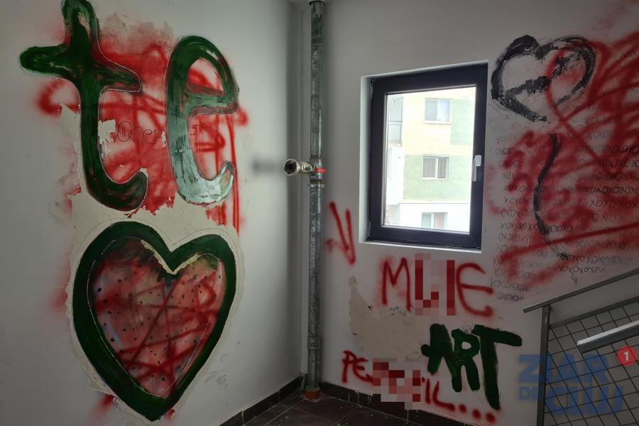 În parkingul Negoiu, vandalii clujeni au sărbătorit prin „artă” murală Valentine's Day