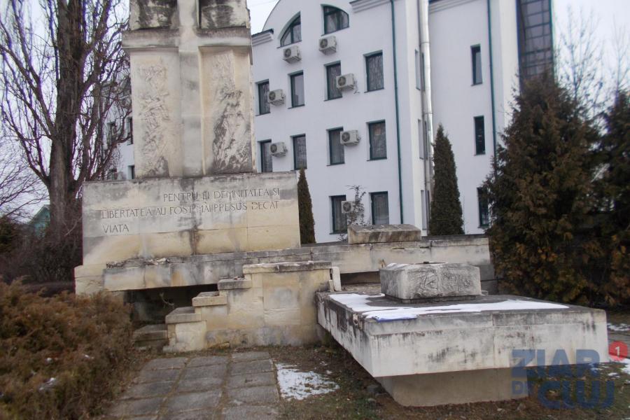 Lasat in paragina 30 de ani, Monumentul Eroilor Martiri din Cimitirul Eroilor va fi reparat