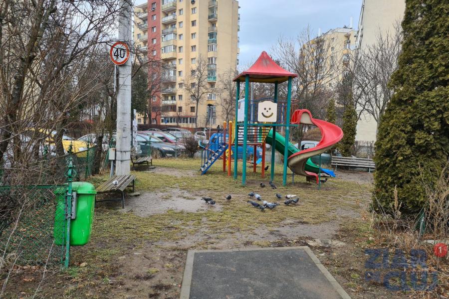 Locurile de joacă ale Clujului: troacă pentru vandali și porumbei, pe Parâng 15