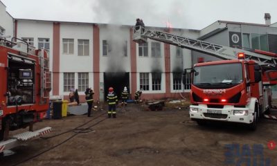 VIDEO - Incendiu la fabrica Clujana. Intervenția pompierilor este în desfășurare