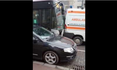 (Video) Cluj: Accident pe Horea. Autobuz, o ambulanță și două autoturisme