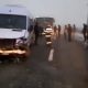 (Video) Cluj: Autobuz școlar implicat într-un accident. Un adult și doi copii, duși de urgență la spital