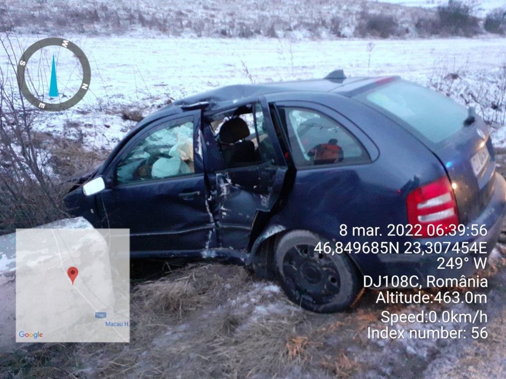 ACCIDENT în Cluj: A nins în judeţ, atenţie la şosea! Un autoturism a ajuns în şanţ