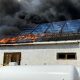 Cluj: Pericol de explozie. Pompierii se luptă ca focul să nu ajungă la 2 rezervoare pline cu gaz 1