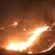 Incendiul de la Băișoara încă nu a fost stins! Pompierii continuă să lupte cu focul