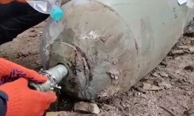 Soldații ucraineni au dezamorsat o bombă folosind doar o sticlă cu apă