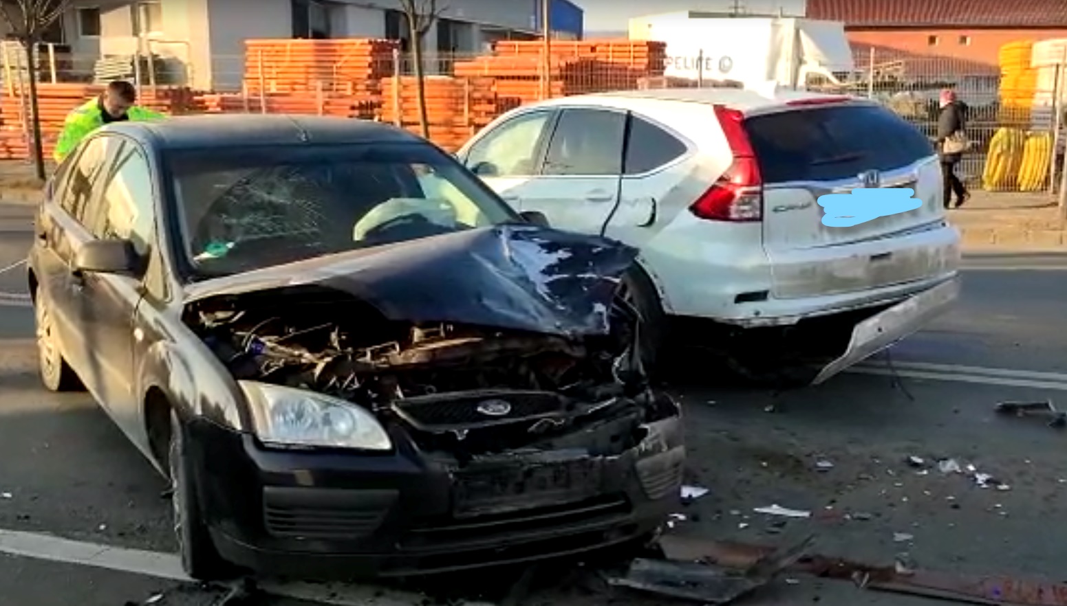 (Video) Accident grav în Cluj Napoca. 3 mașini implicate. O femei a rămas încarcerată 1