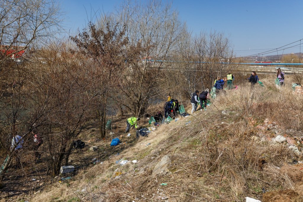 Ziua Mondială a Apei marcată la Cluj-Napoca printr-o acțiune de ecologizare a râului Someș