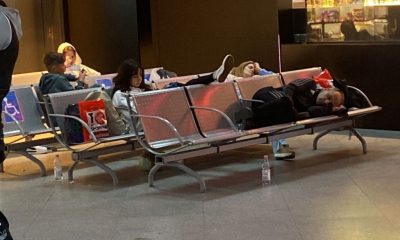 Cum s-au simțit turiștii blocați în terminalul plecări al Aeroportului Cluj: ”E horror copiii plâng, nimeni nu îi ajută nici măcar cu o apă caldă pentru prepararea laptelui”
