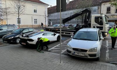 (Foto) Lamborghini de 200.000 de euro ridicat la Cluj Napoca. A parcat pe loc pentru persoane cu handicap