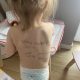 Impresionant. Mamele din Ucraina au ajuns să își "tatueze" copiii cu datele de contact ale familiei