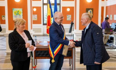 „Clujul își prețuiește seniorii”. Emil Boc a premiat 90 de cupluri care sărbătoresc „Nunta de aur”