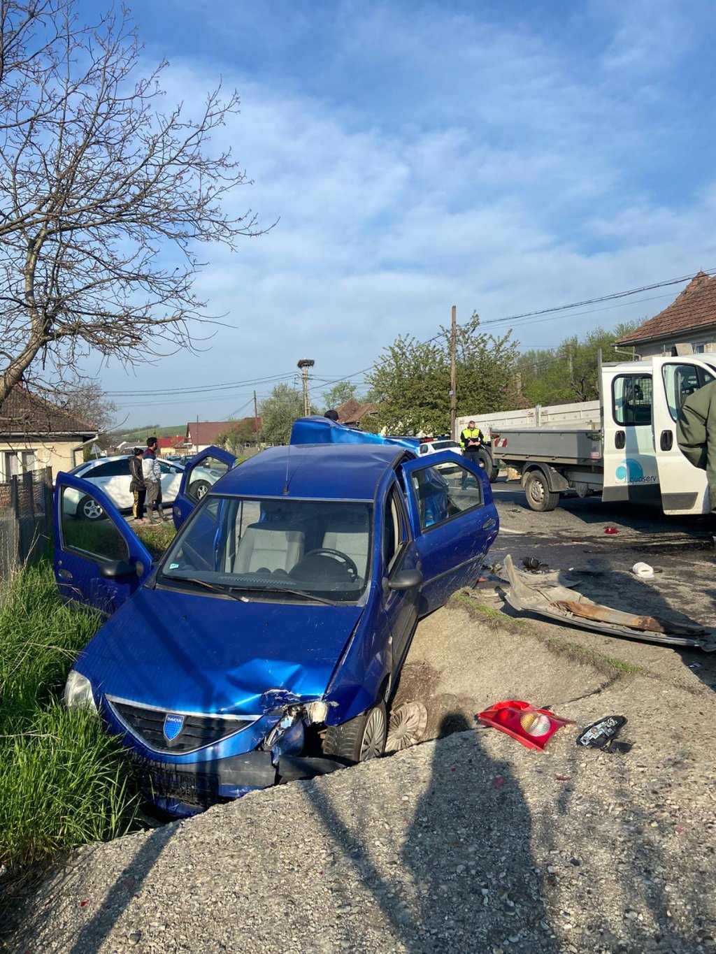 ACCIDENT GRAV cu 7 răniţi în Cluj: Sunt implicate două autoturisme, un microbuz şi o autoutilitară