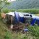 ACCIDENT în Cluj: Tir încărcat cu deșeuri, răsturnat pe marginea drumului