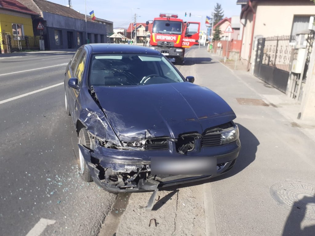 Accident cu două mașini în Florești. Intervine SMURD